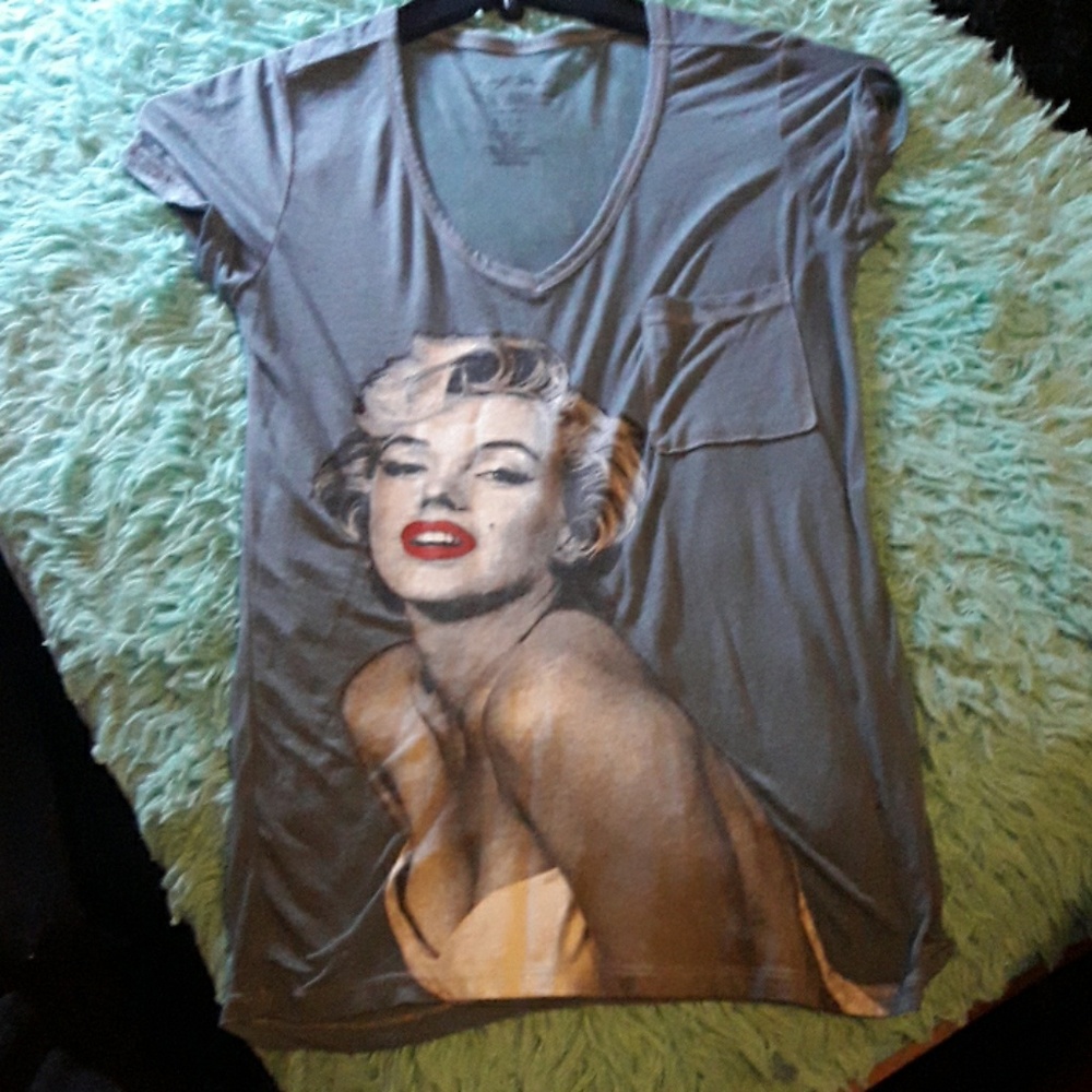 Tee shirt